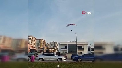 Paraşütçü 20 metre yükseklikten zemine çakıldı