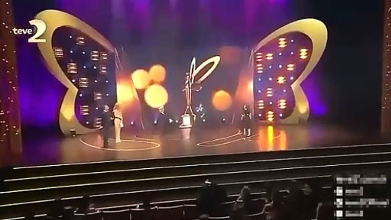 Senarist Sema Ergenekon, ödül konuşmasında hem eşi Uğur Aslan'ı ağlattı hem de kendisi ağladı