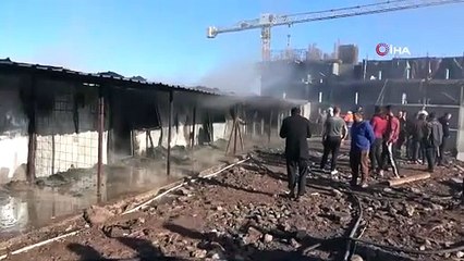 İşçilerin kaldığı konteynerler alev alev yandı