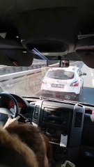 Gel Türkiye'ye yerleş bir de ambulansa yol verme