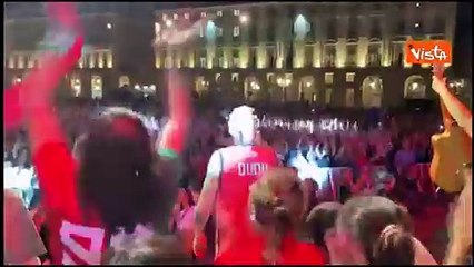 Torino, i candidati di Avs cantano «Bella ciao» con i Modena City Ramblers