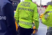 Aracı trafikten men edilen taksici çıldırdı. Sülalemin yarısı emniyet müdürü  diyerek polisin üstüne yürüdü