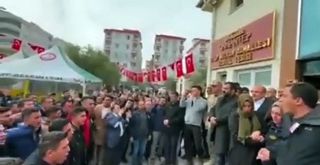 Şehit teğmen 'Beni ilk gece yalnız bırakmayın' demişti. Teğmen arkadaşları Harbiye Marşı'nı söyledi