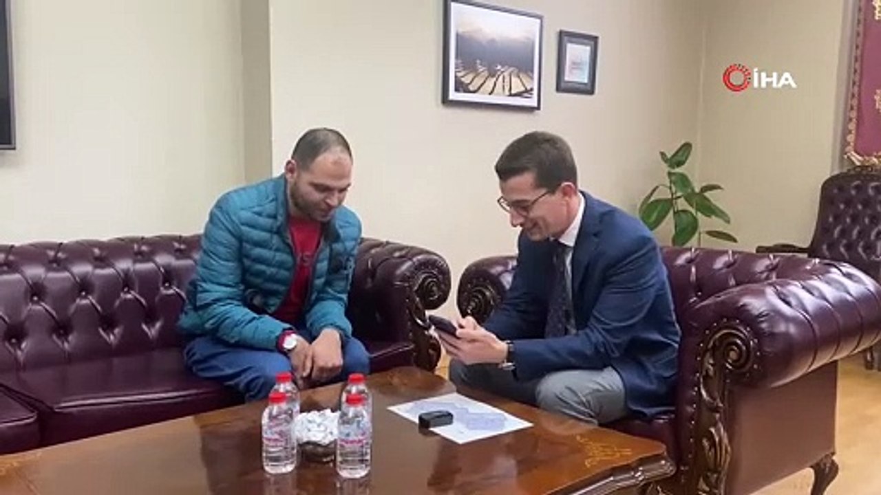 Engelli genç, hayranı olduğu Demet Akalın ile telefonda görüştü