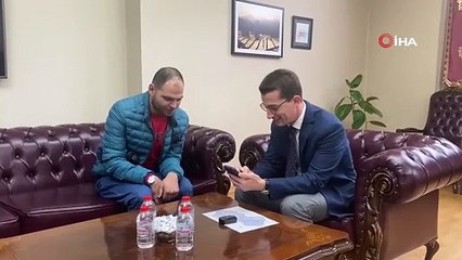 Engelli genç, hayranı olduğu Demet Akalın ile telefonda görüştü