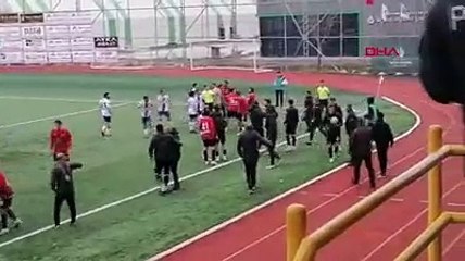 Silivrispor sahasında ilk yenilince ortalık karıştı. Polis olayları güçlükle önledi