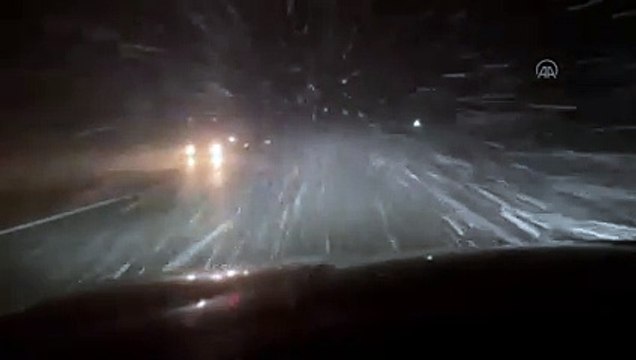 Bingöl-Erzurum kara yolunda kar ve tipi etkili oldu