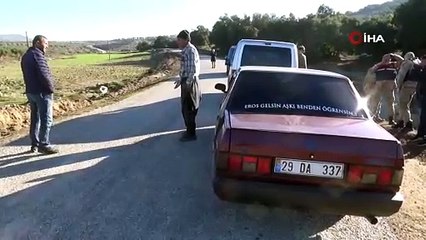 Köpeklere çarpmamak için manevra yapan minibüs dereye uçtu