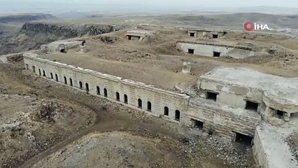 Kars'ta acı tablo: 272 yıllık Karadağ Tabya her geçen gün biraz daha yıkılıyor