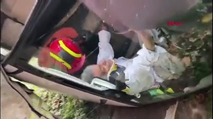 Geri manevra yaparken 2 metre yükseklikten boşluğa uçtu