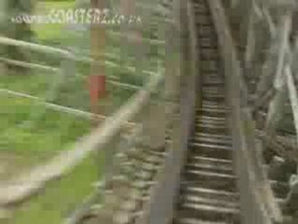 ASKA montagne russe looping  roller coaster