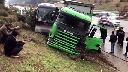 Aydın'da yolcu otobüsüyle tır çarpıştı. 4 kişi yaralandı