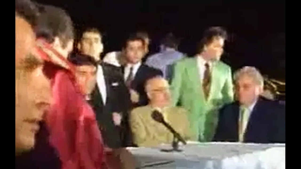 TRT spikeri Hakan Şükür'den bahsetti diye ekrandan alınmıştı. Zafer Arapkirli eski fotoğrafı paylaştı