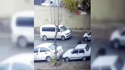 Aracın kaputunu açtı aküyü çaldı