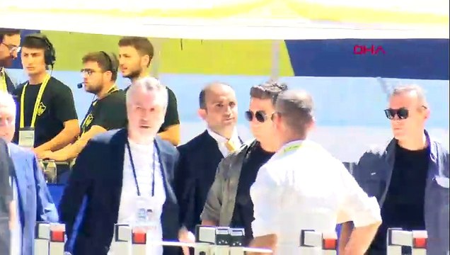 Fenerbahçe Başkan Adayı Aziz Yıldırım, kongreyi terk etti