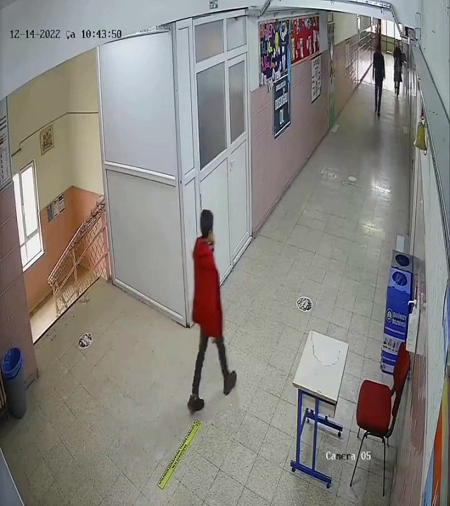 Kahraman müdür yardımcısı öğrencinin hayatını kurtardı