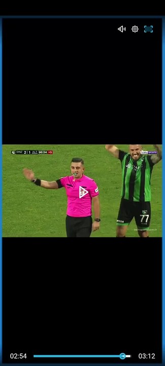 Denizlisporlu Mustafa galibiyeti hakeme sarılarak kutladı. Böylesi görülmedi