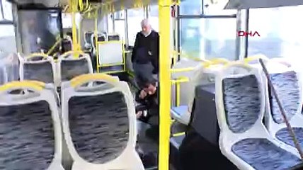 Fatih'te İETT otobüsünde 'meşale' paniği