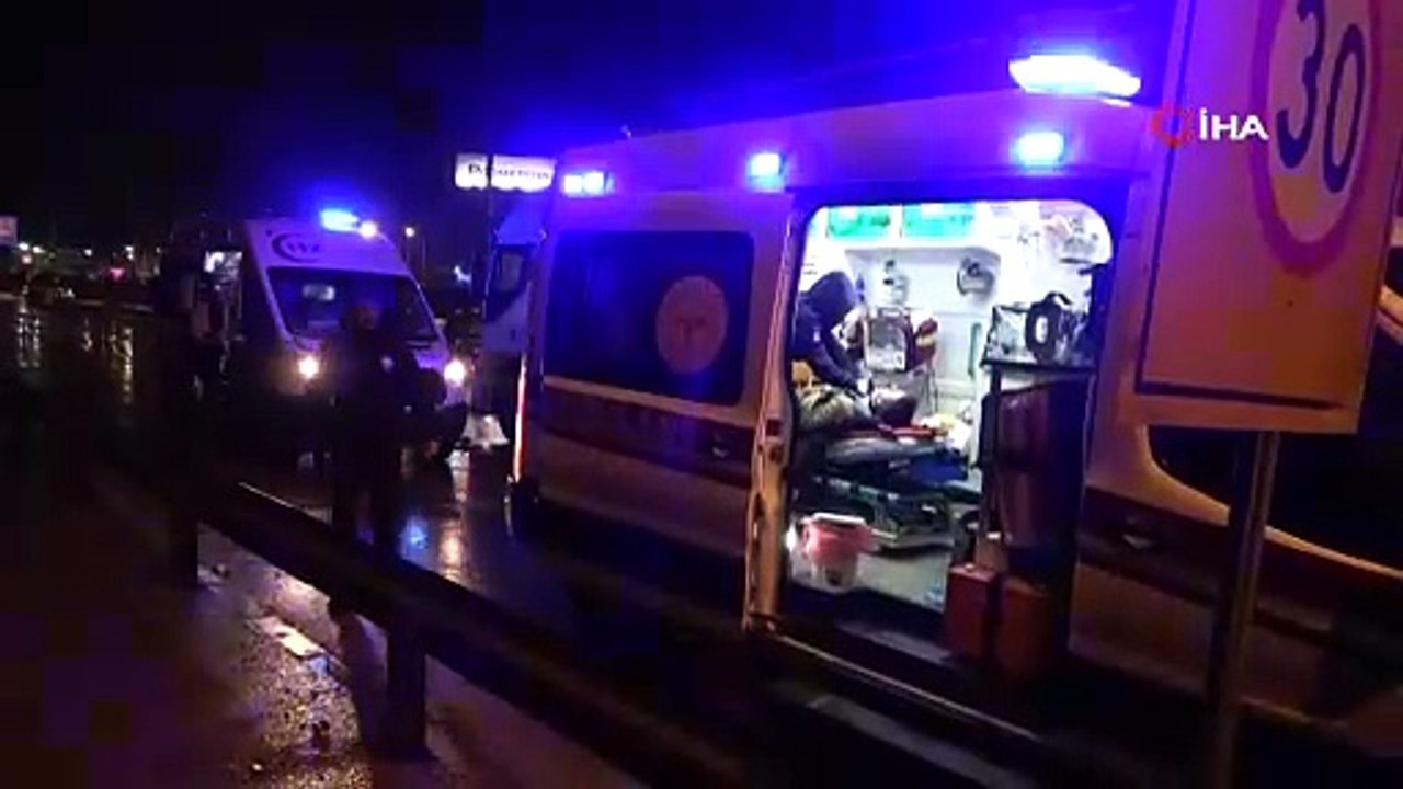 Otomobil tıra arkadan çarptı: 3'ü ağır 4 yaralı