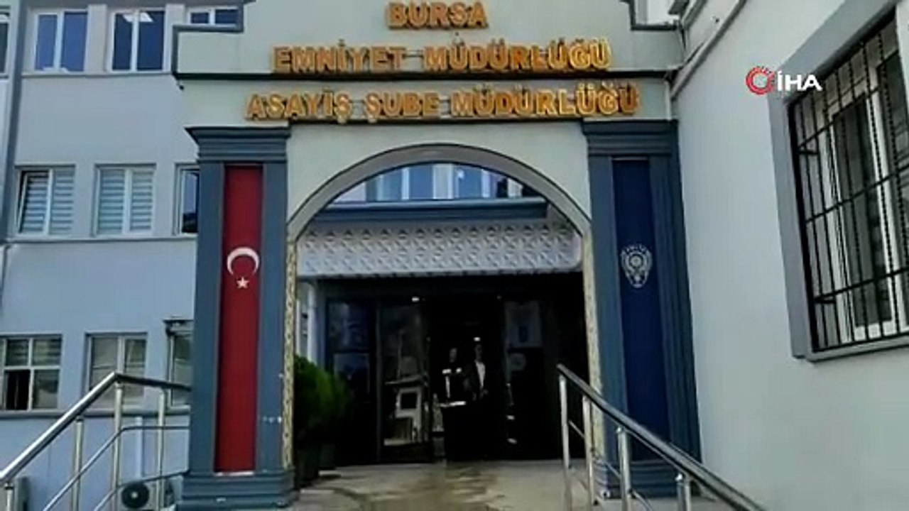 Cinsel ilişki vaadi ile yaşlı erkekleri kandırıp paralarını çaldı