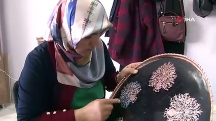 Bakırcılık sanatına ilgi duyunca şehrin tek kadın bakır ustası oldu