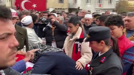 Pençe Kilit şehidi Mustafa Yıldız vatan toprağına emanet edildi