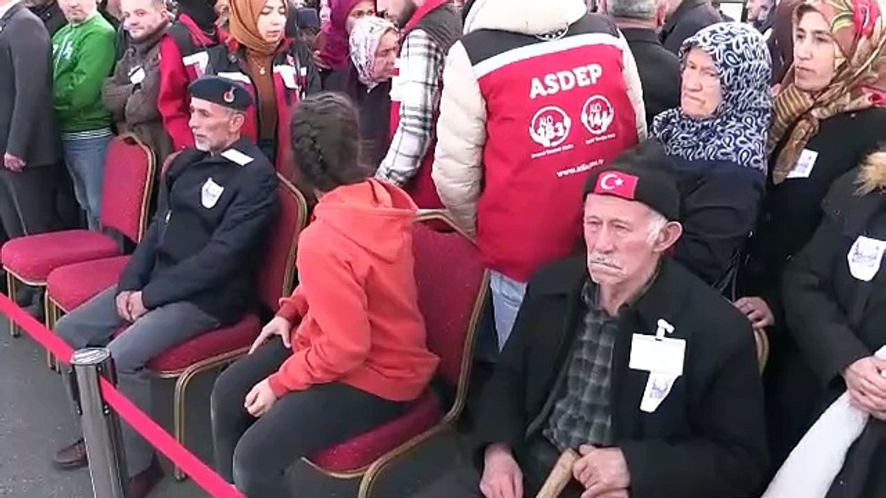 Şehit Piyade Sözleşmeli Er Ünal'ın cenazesi Gir...