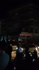 Düzce'de depremin ardından elektrikler kesildi. Panikleyen halk sokaklarda