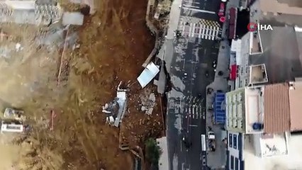 İstanbul’da korku dolu anlar. Su kaçağı yol çökertti