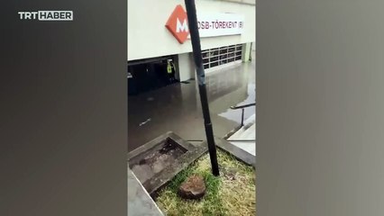 Ankara’da sağanak sonrası metro istasyonunu su bastı