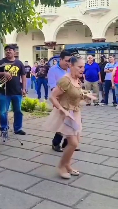 Serbia old lady dancing #