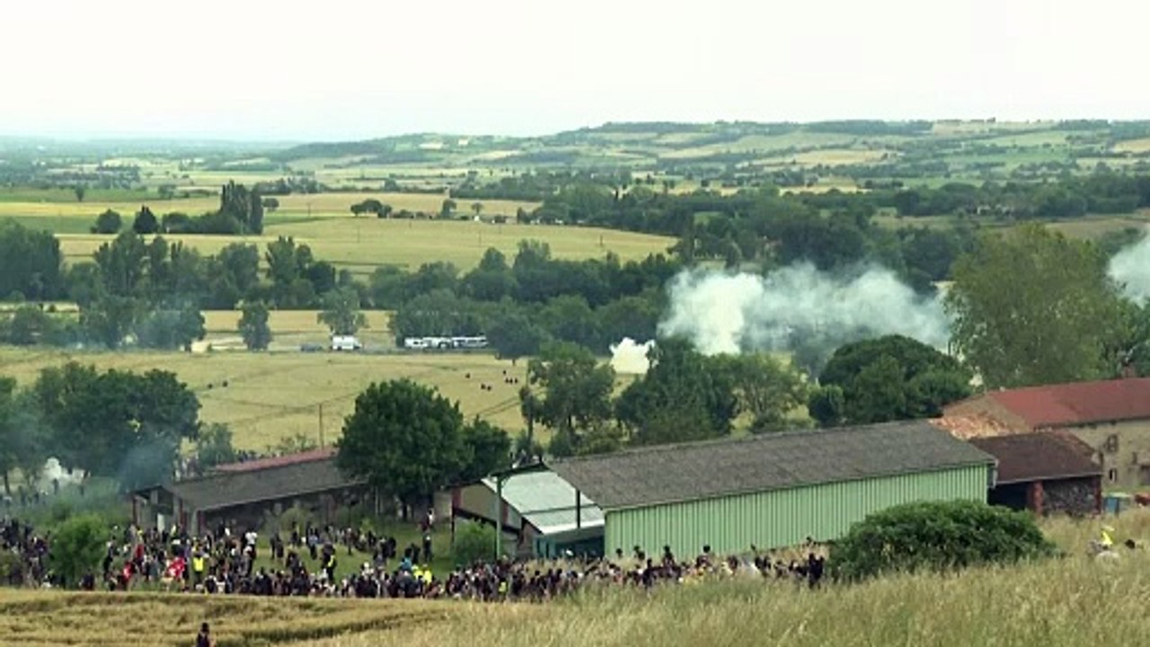 Mobilisation contre l'A-69 : deux gendarmes blessés dans des affrontements entre manifestants et forces de l'ordre