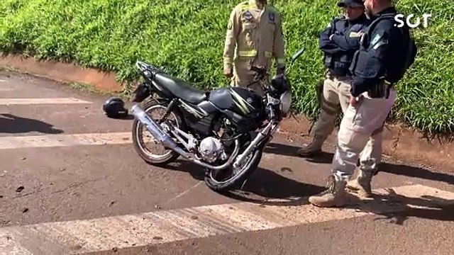 Motociclista sofre ferimentos moderados após forte colisão traseira na BR-369 em Cascavel