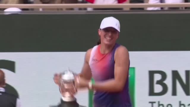 Swiatek demolishes Paolini to claim fourth French Open title