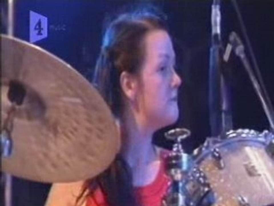 The White Stripes - Hotel Yorba (live at the Fuji Rock)