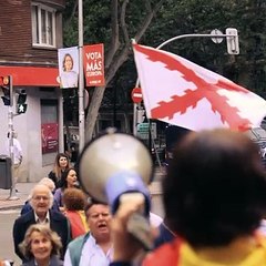 Ultraderechistas entonan el 'Cara al Sol' en Ferraz