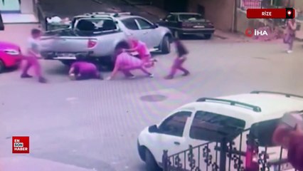 Rize'de sokakta yürürken geri manevra yapan aracın altında kaldı