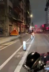 Estado da Califórnia, famoso por regiões luxuosas e glamourosas, enfrenta crise humanitária, com aumento da pobreza e violência