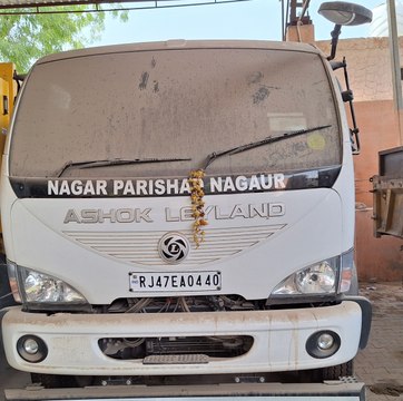 नागौर नगरपरिषद में यह क्या हो रहा है खेला, लाखों की मशीन को रद्दी में डाल भूले अधिकारी