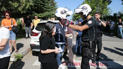 下载视频: Sınav giriş belgesini unutan öğrenciyi YKS'ye Yunus Timi polisleri yetiştirdi