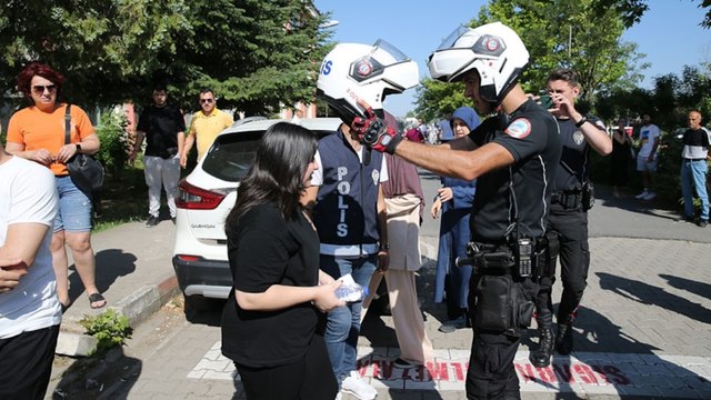 Sınav giriş belgesini unutan öğrenciyi YKS'ye Yunus Timi polisleri yetiştirdi