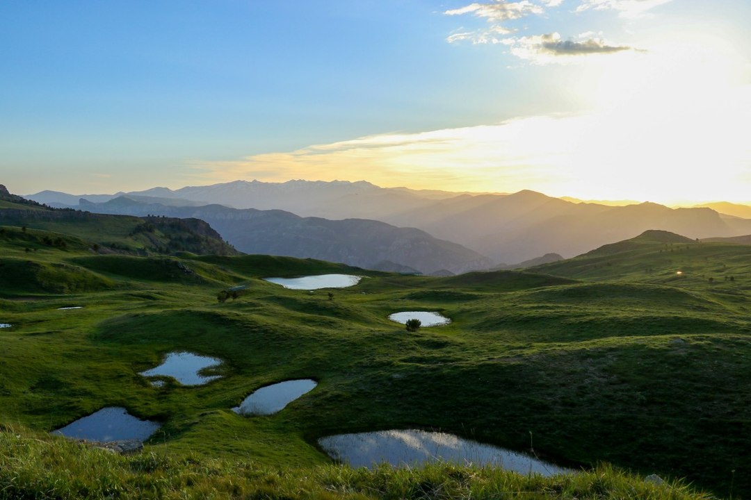 Yüksek dağların zirvesindeki gizli bahçe: Dipsiz Göl