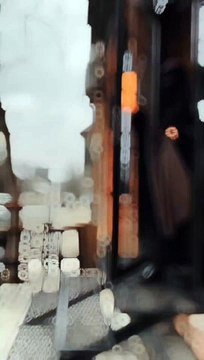 میں پردہ کیوں کروں۔۔ ؟ *اے نبی(ﷺ)! اپنی بیویوں، بیٹیوں اور اہلِ ایمان کی عورتوں سے کہہ دیجیے کہ وہ(باہر نکلتے وقت) اپنے اوپر چادر لٹکا لیا کریں- (الاحزاب:59)* *جب تم عورتوں سے سوال کرو تو حجاب (پردے) کےپیچھے سے سوال کرو، یہ تمہارے