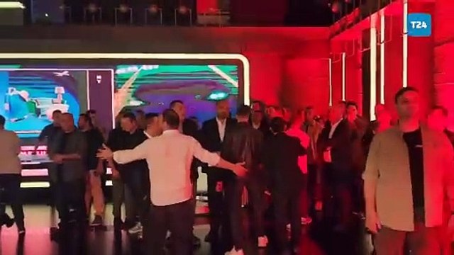 Fenerbahçe Başkan adayları Ali Koç ve Aziz Yıldırım’ın katıldığı yayın öncesi stüdyoda gerginlik