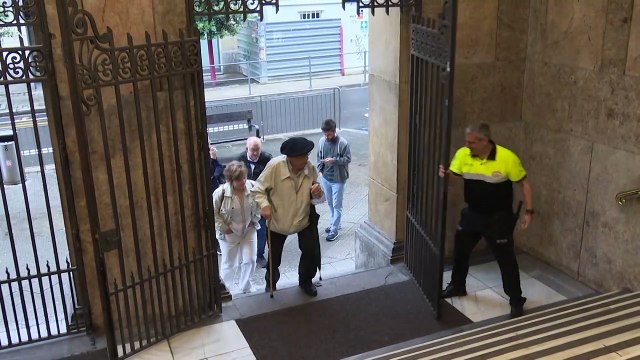 El Gobierno subraya la absoluta normalidad en la apertura de los colegios