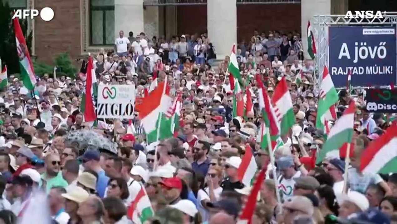 Ungheria, in migliaia alla manifestazione contro Orban a Budapest