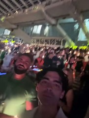 Coldplay: Κάιλι Μινόγκ & Λίαμ Χέμσγουορθ στο ΟΑΚΑ - Πλάνα από το ξεφάντωμα!