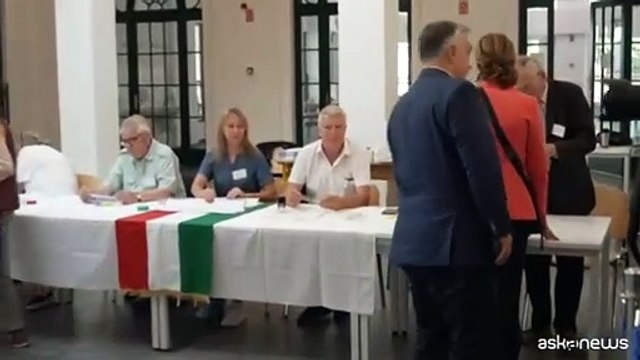Il Primo Ministro ungherese Orban vota a Budapest