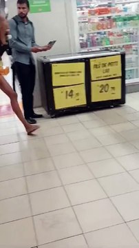 Com facão, casal invade supermercado de Salvador e assusta clientes