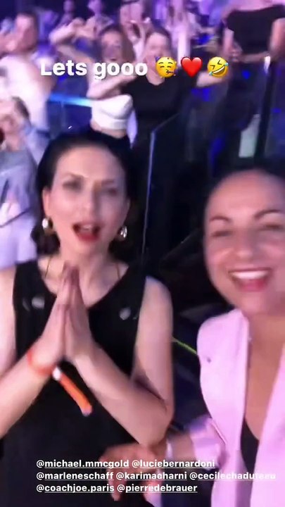 Malika Benjelloun s'est amusée avec Michaël Goldman et Lucie Bernardoni entre autres pendant le concert de la Star Academy. @ Malika Benjelloun